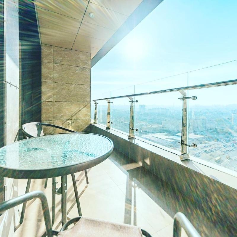 1 Room 60M2 Center Of Obolon Near River Side. With Terrace. 22 Floor 基輔 外观 照片